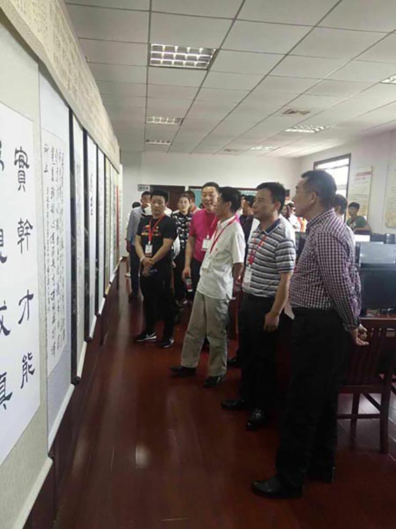 大花岭集团全体员工参观学习红霞新村